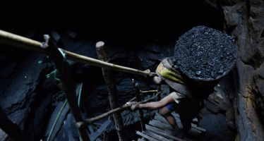 Trade Glencore Mining as Commodities Still Bearish