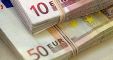 Euro to Decline as Market Considers Further Easing