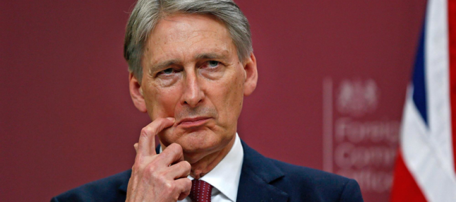 Pound to Resume Decline on Widened Trade Deficit