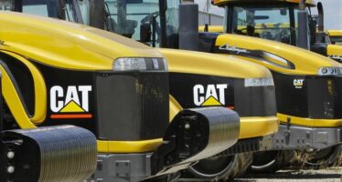 Caterpillar Signals Downtrend on Fitch’s Rating Downgrade