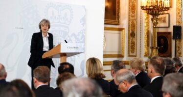 Pound Signals Downtrend on BoE’s Soft Lending Data