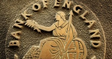 Pound Turns Weak on Decline in Consumer Spending