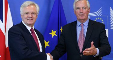 Pound Turns Weak on Uncertainty Over Brexit Issues