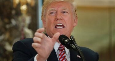 Trump Targets Amazon for US Postal Service’ Rising Losses