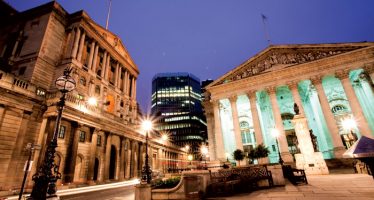 Pound Turns Weak As BoE Confirms Gradual Rate Hikes