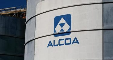 Dow Jones Falls 200 Points, Alcoa Shines
