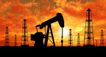 Canadian Dollar Down On Poor Mfg. Sales, Oil Glut Worries