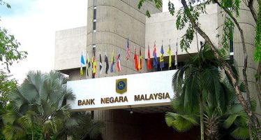Malaysian Economic Growth Tumbles to Decade Low