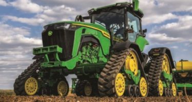 Deere Q2 Earnings Decline 41% YoY, Issues Weak FY 2020 View