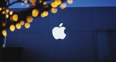 Apple Beats Q1 Estimates as iPhones Record 17% Sales Growth