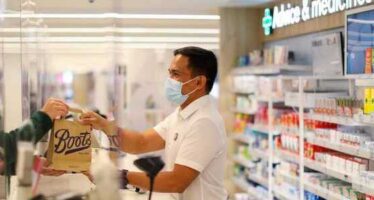 Walgreens Beats 3Q EPS Estimates and Lifts FY 2021 Outlook
