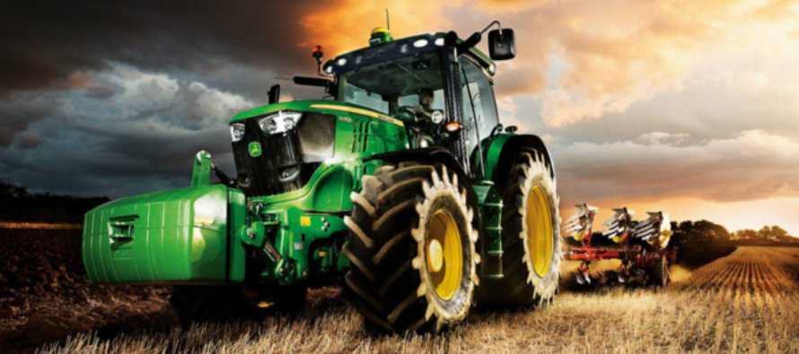 Deere Beats Third Quarter Estimates, Lifts FY 2021 EPS View