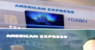 American Express Beats 1Q22 Estimates, Reaffirms FY22 View