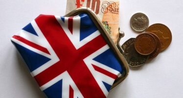 UK Posts Record Current Account Deficit of £51.70 Billion in 1Q22