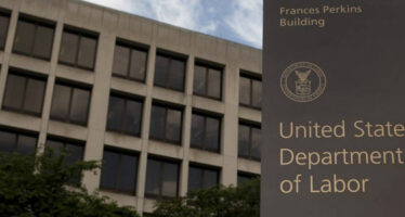 US Unemployment Claims Unexpectedly Decrease to 250,000