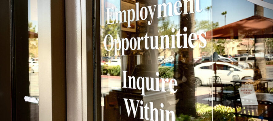 US Private Sector Employment Increased by 127,000 in November