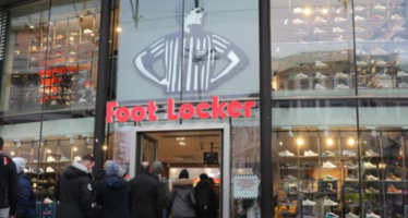 Foot Locker Surpasses Q4 Estimates, Issues Weak FY 2023 View