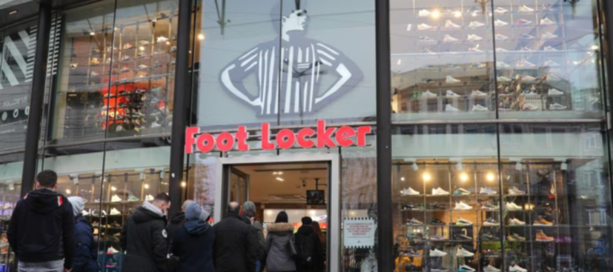 Foot Locker Surpasses Q4 Estimates, Issues Weak FY 2023 View