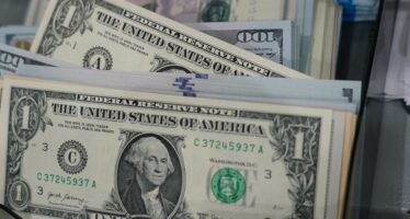 US University of Michigan Consumer Sentiment Dips in March