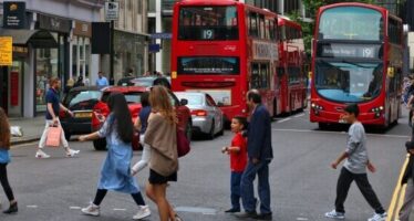 US Retail Sales in March Fall Short of Economists’ Forecasts