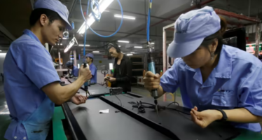 China’s Manufacturing PMI Unexpectedly Declines in December