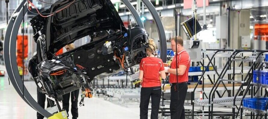 HCOB Global German Manufacturing PMI Hits Eight-Month High